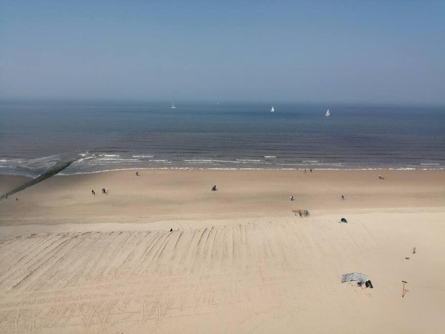 Lovely N° 9 Op Ieder Moment Een Prachtig Zeezicht & Zwembad Middelkerke Exterior foto